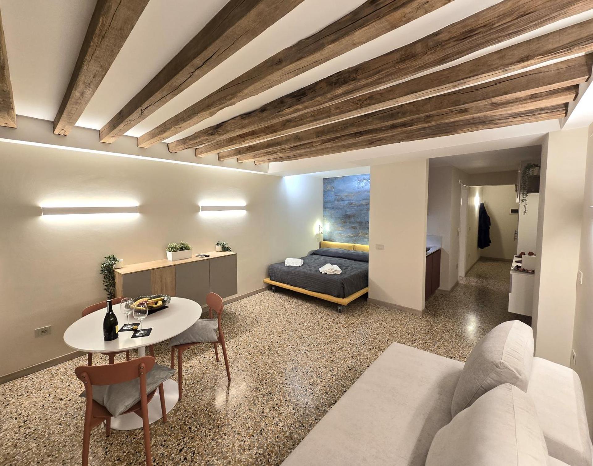 Cozy Studio with Canal View