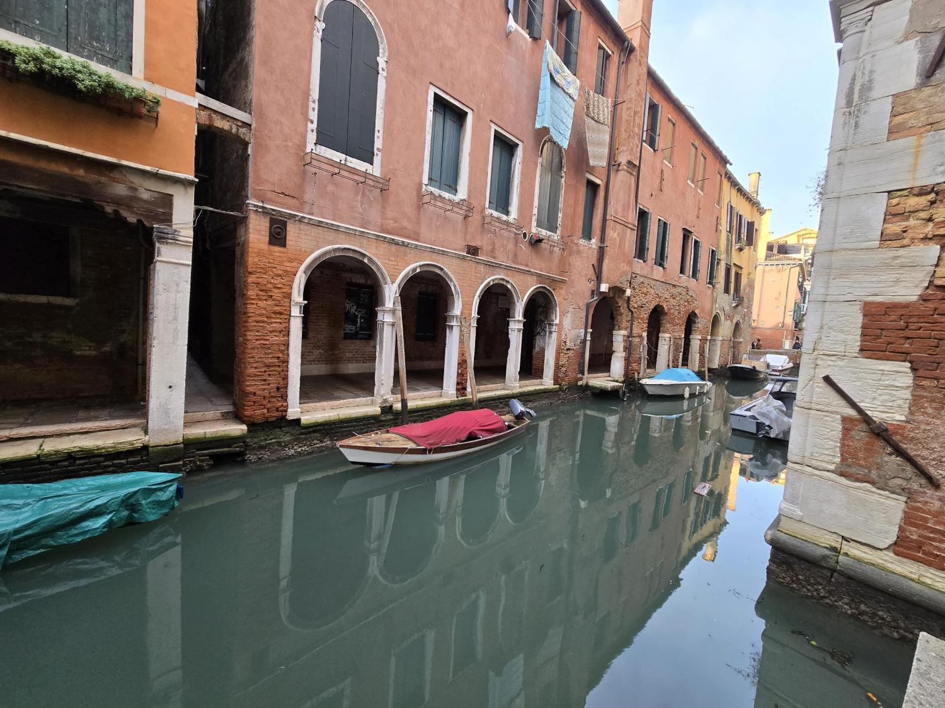 Cozy Studio with Canal View