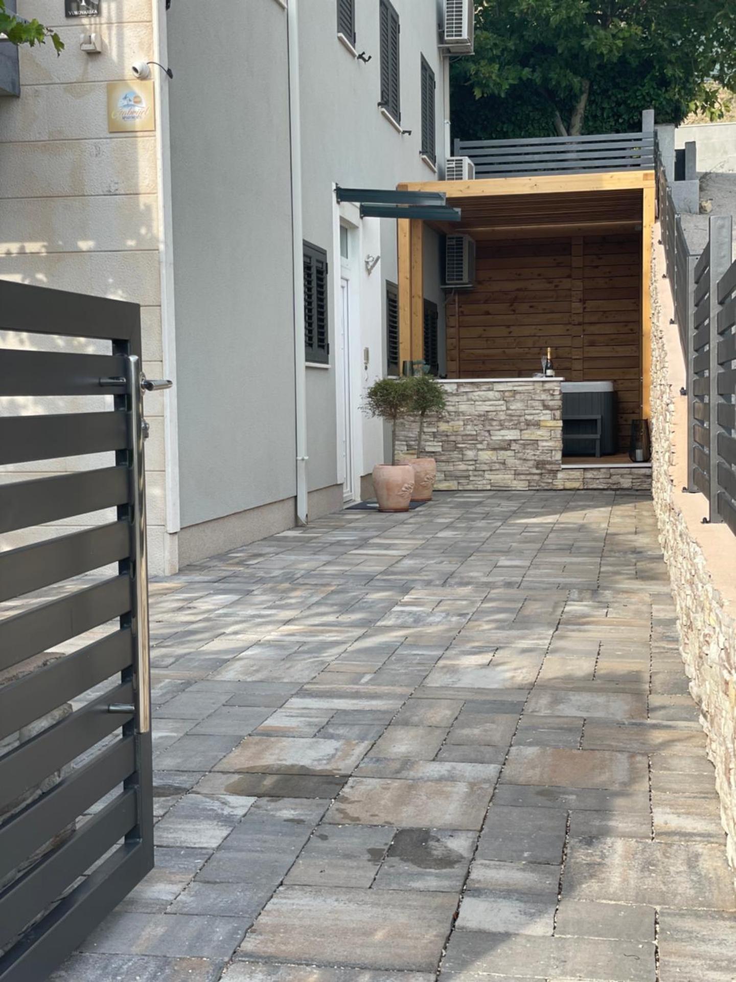 Gabrijel Apartments Makarska 2