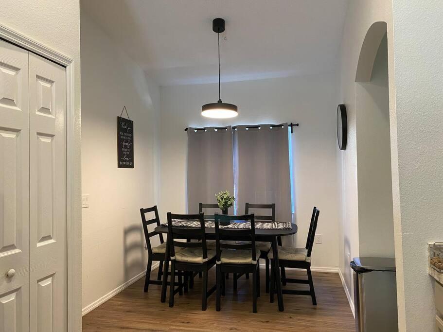 Home away from home close to parks - Pet Friendly