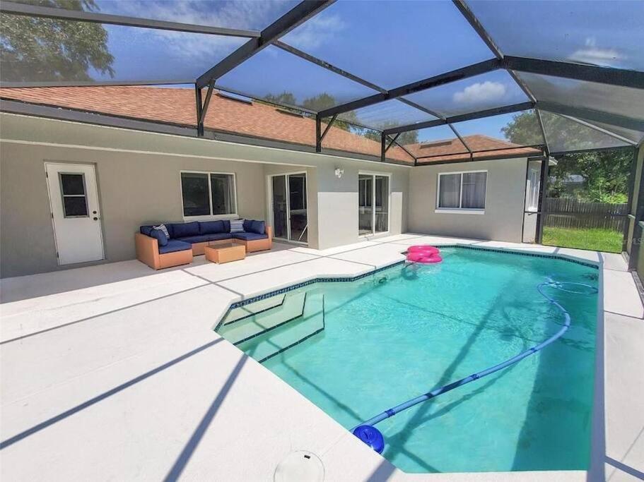 Home away from home close to parks - Pet Friendly