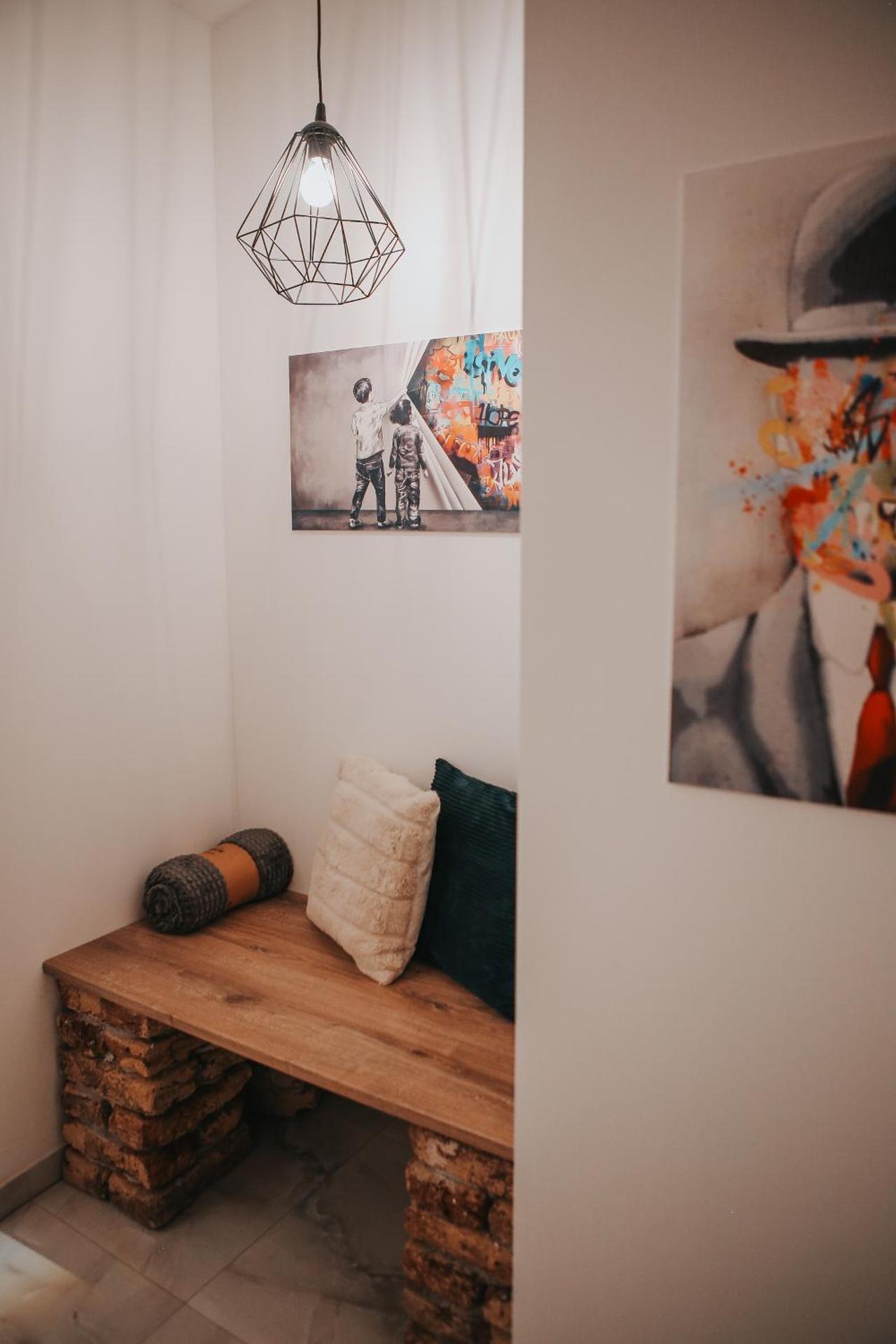 Communal lounge/ TV room