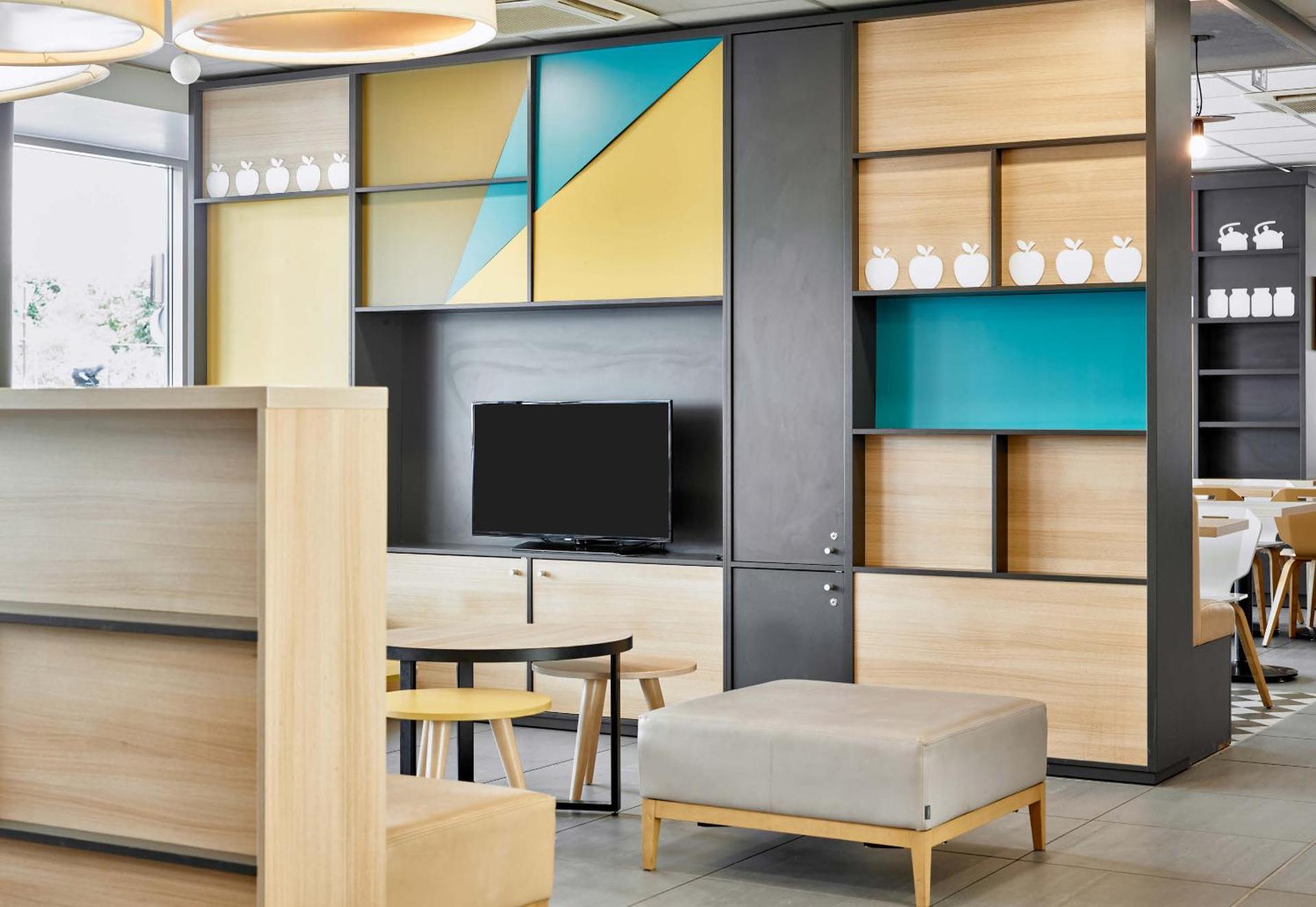 Communal lounge/ TV room