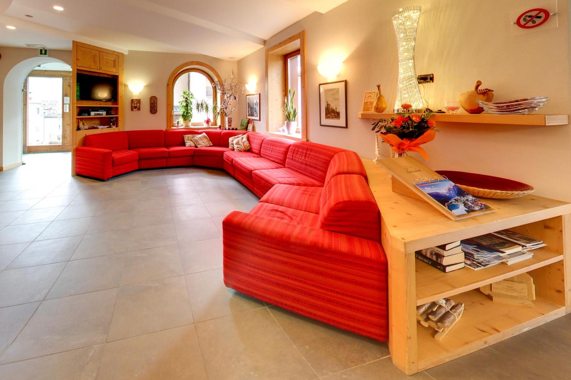 Communal lounge/ TV room