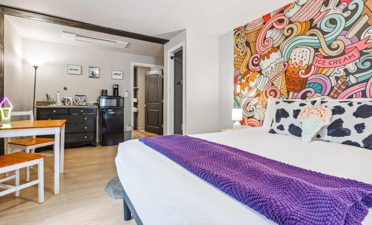 Minutes to Woodstock Hiking Ben & Jerry Suite