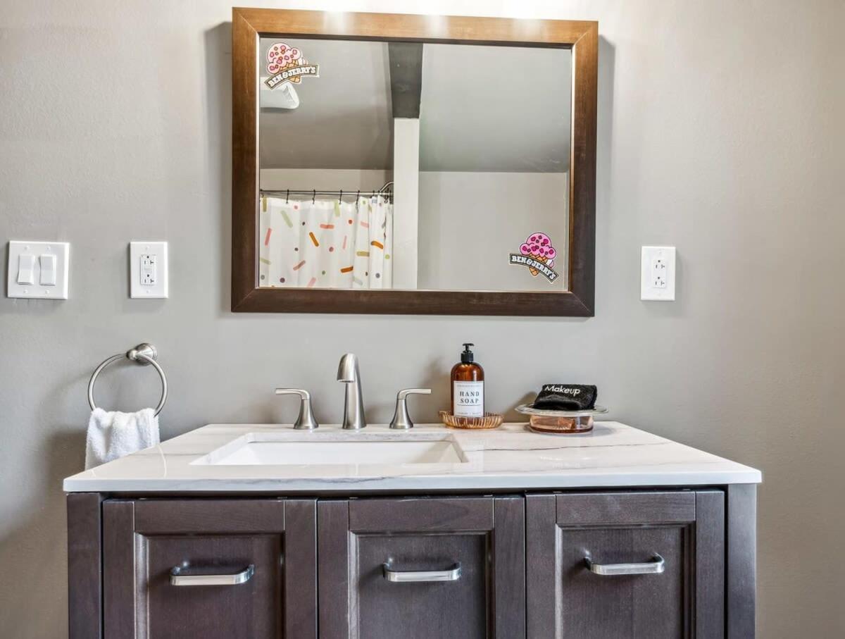 Minutes to Woodstock Hiking Ben & Jerry Suite