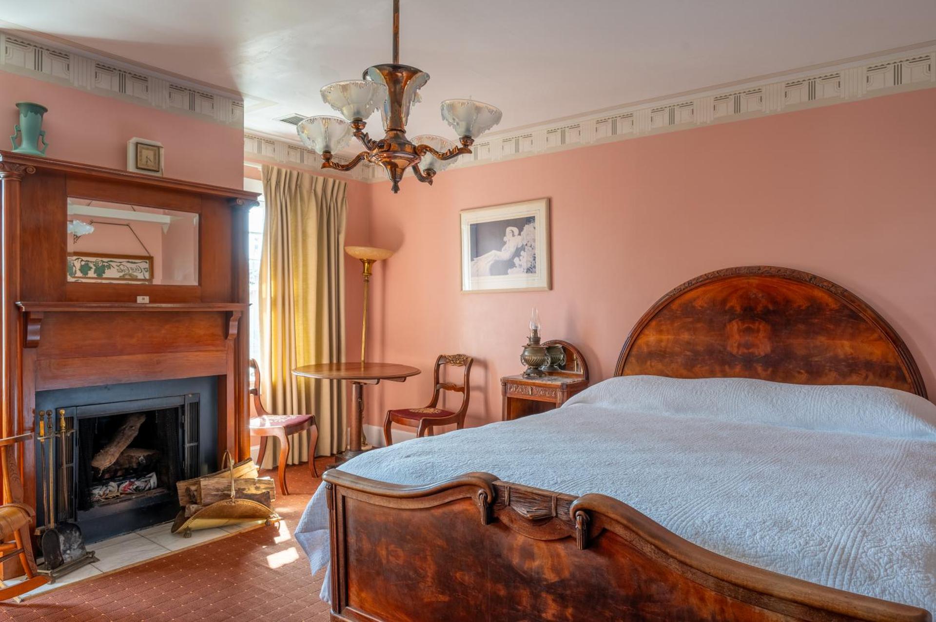 Superior King Room with Fireplace