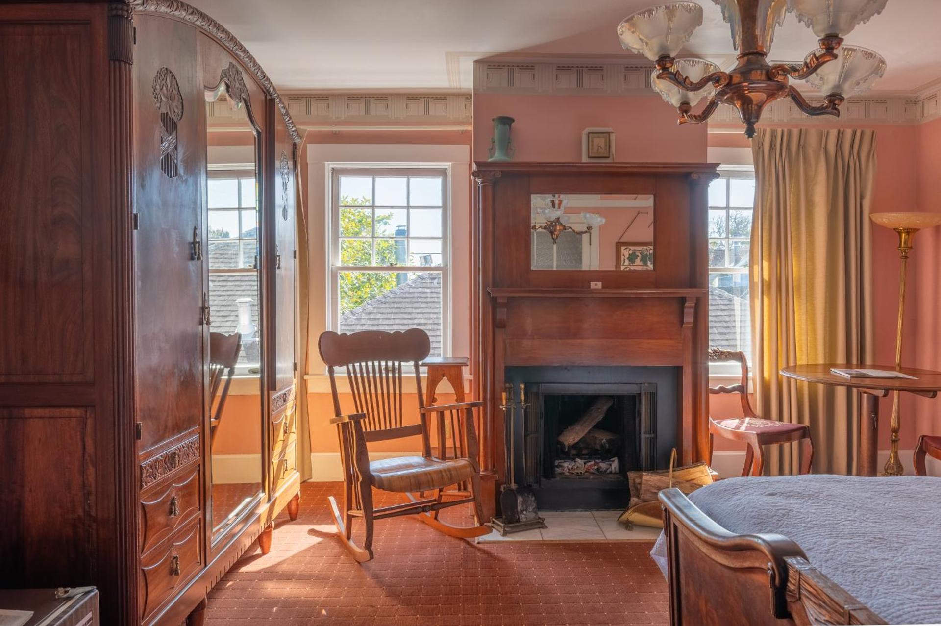 Superior King Room with Fireplace