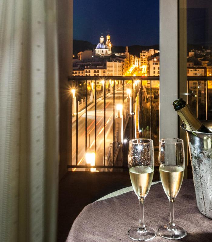 Romantic Package - Deluxe Double or Twin Room