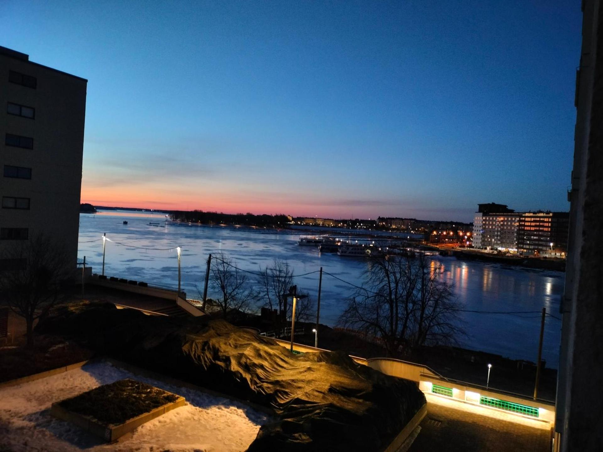Seaview apartment central location Helsinki