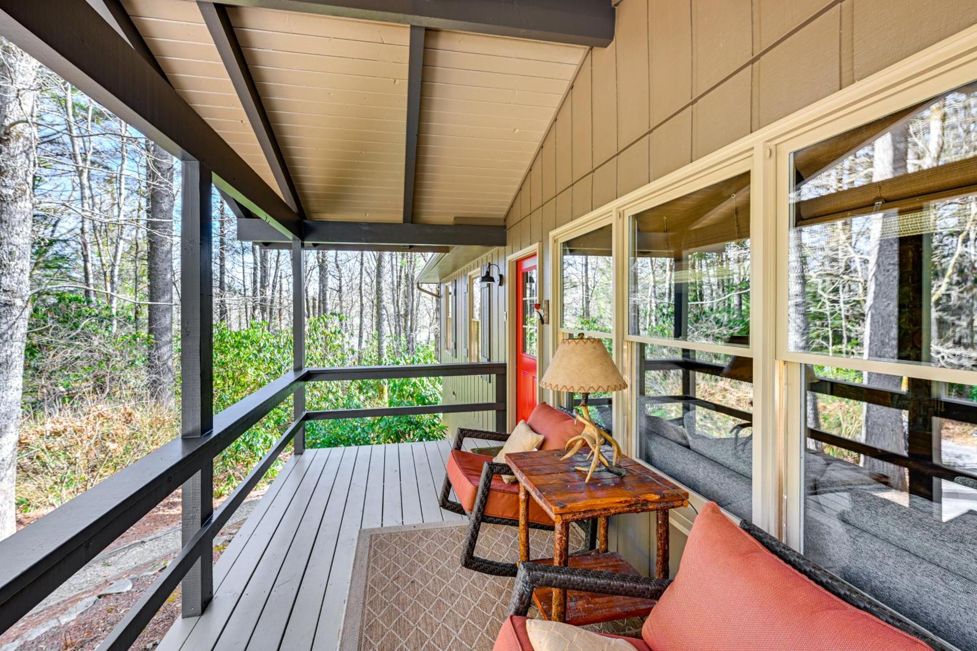 Walk to Main St Highlands Cottage with Fireplace