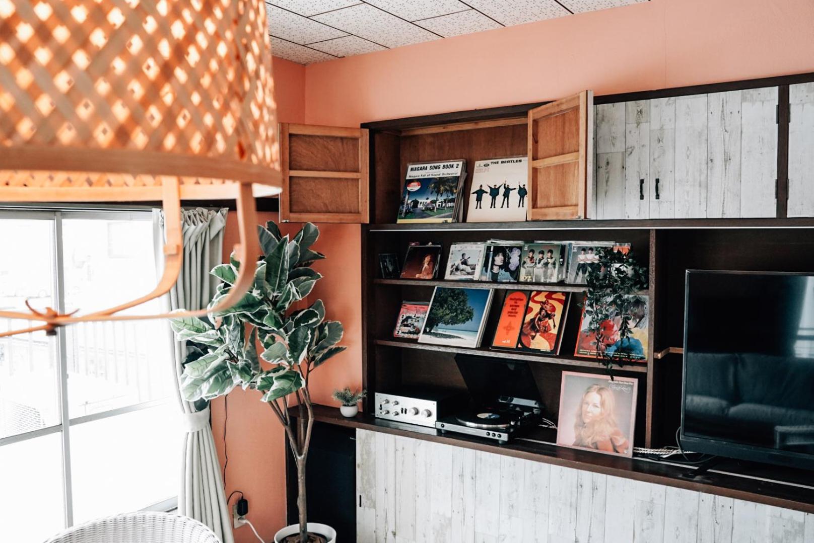 Tipy records inn house