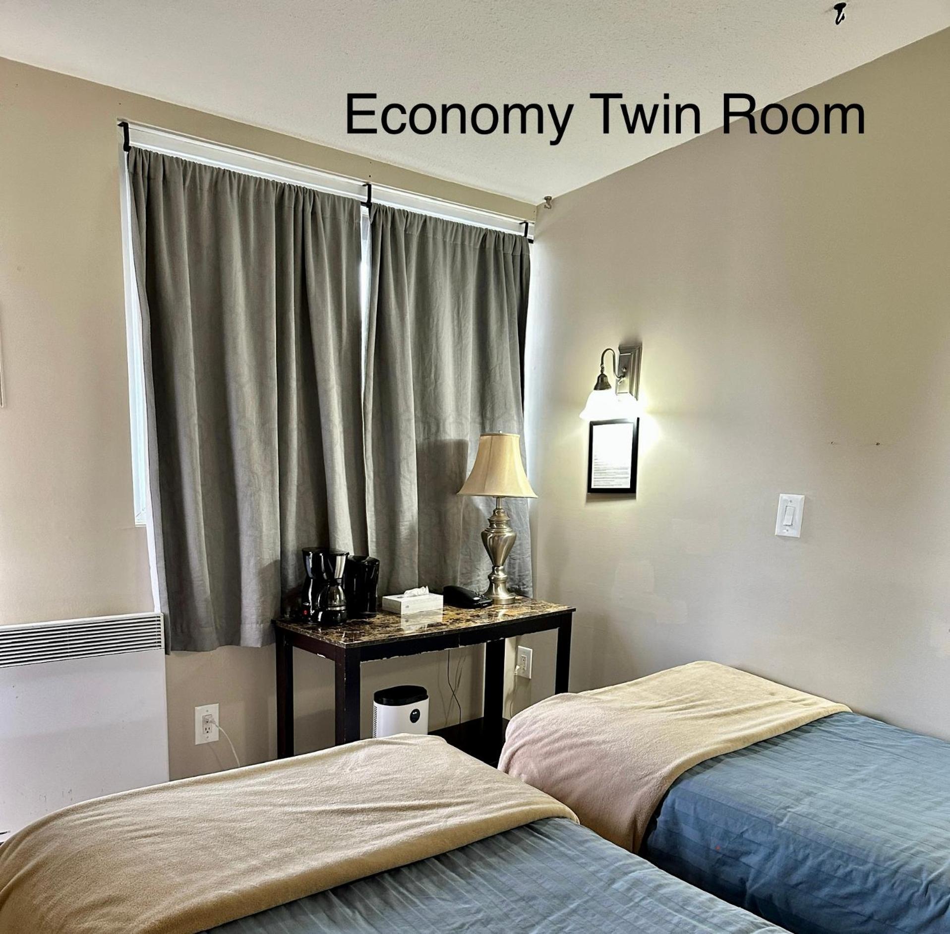 Small Twin Room (2 Adults) - 120 square feet