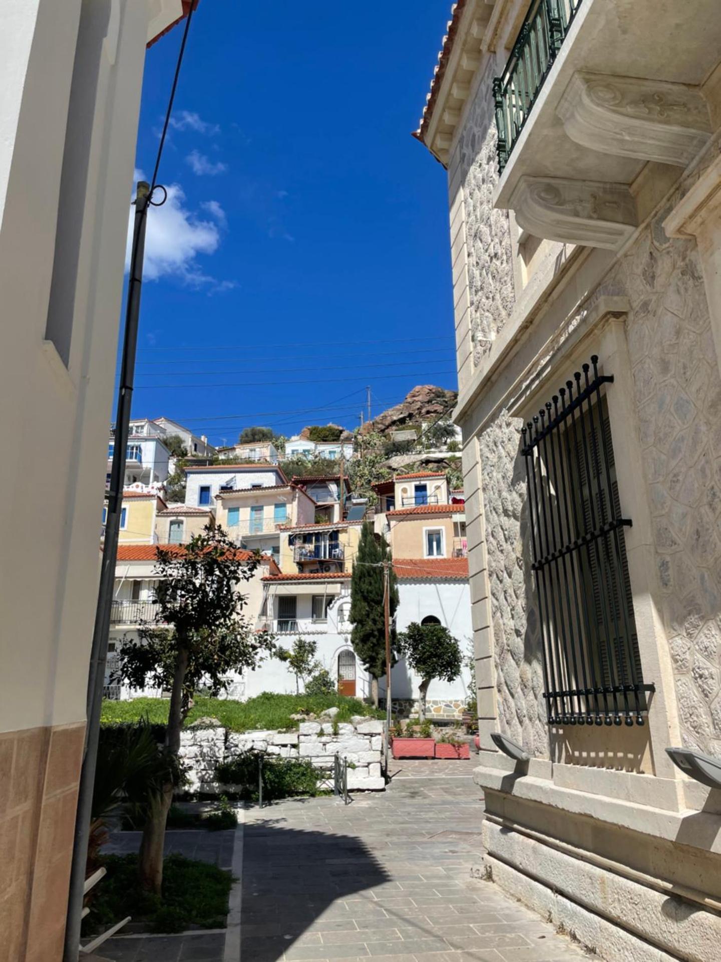 Stunning 1 bed Poros house presented by Lazydaze.