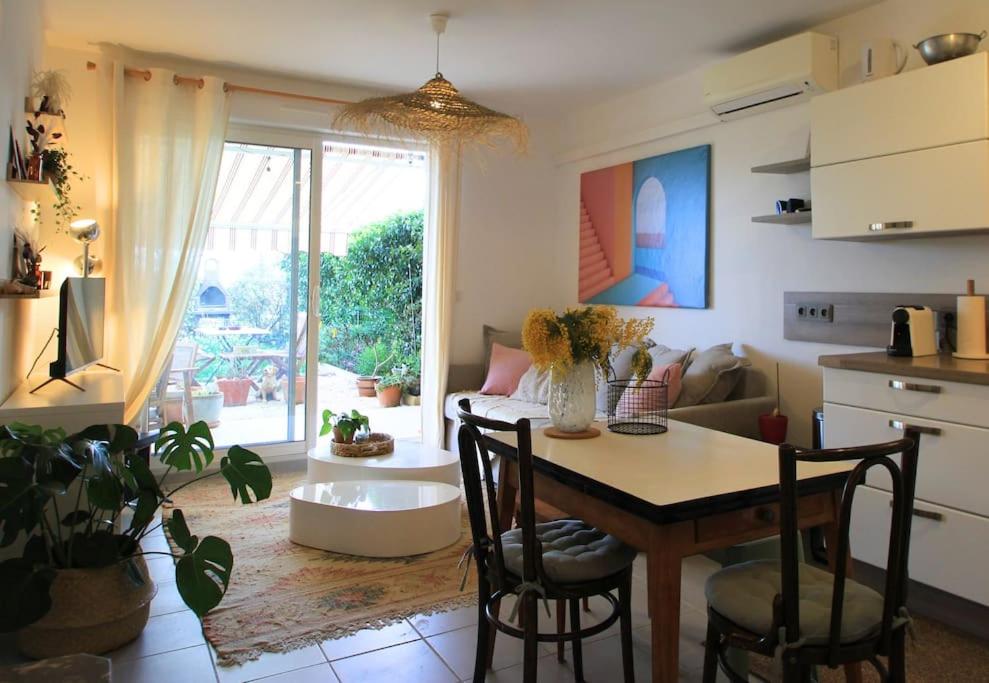 Cosy appartement entre vignes et garrigue avec piscine