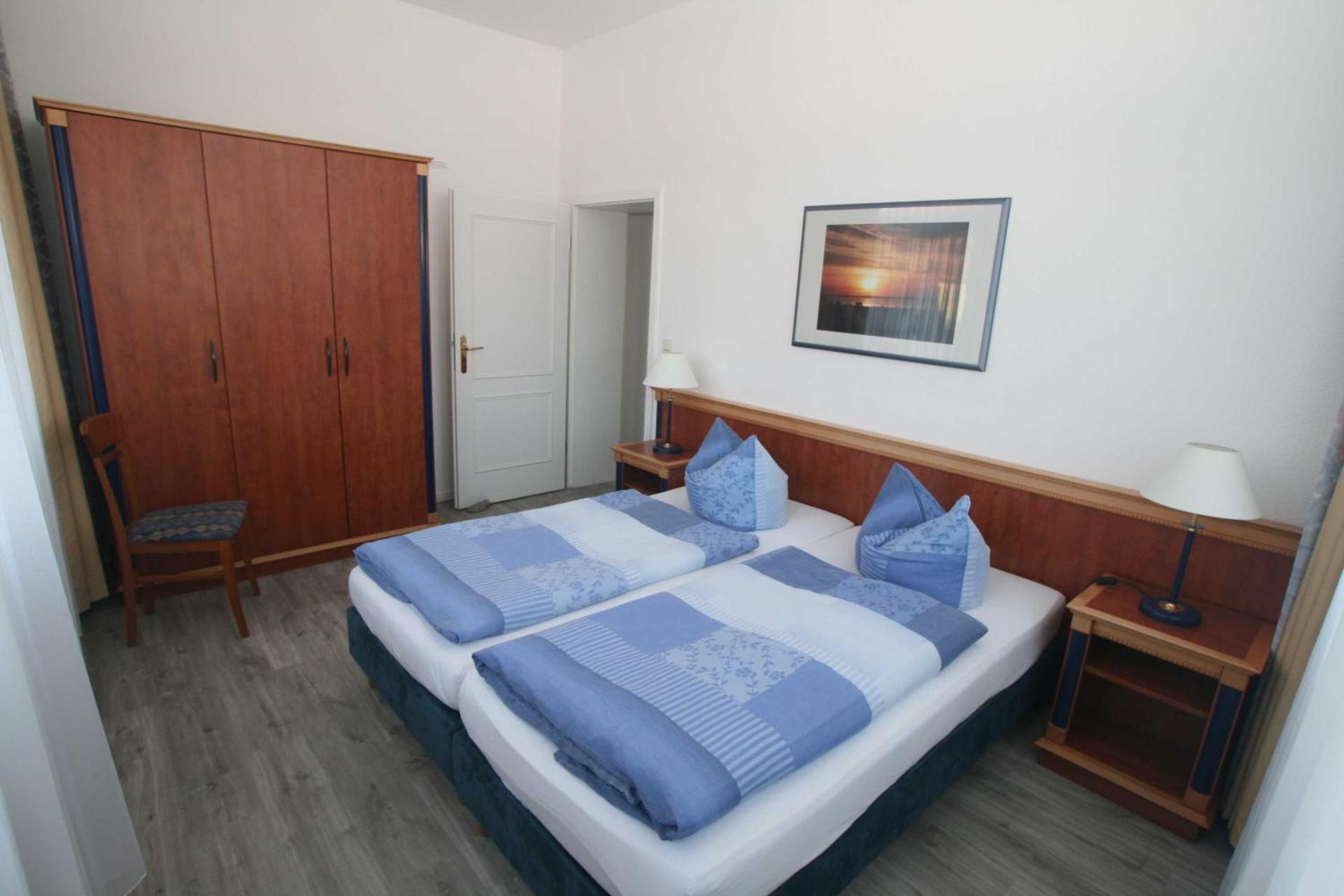 Two-Bedroom Apartment with Shower 