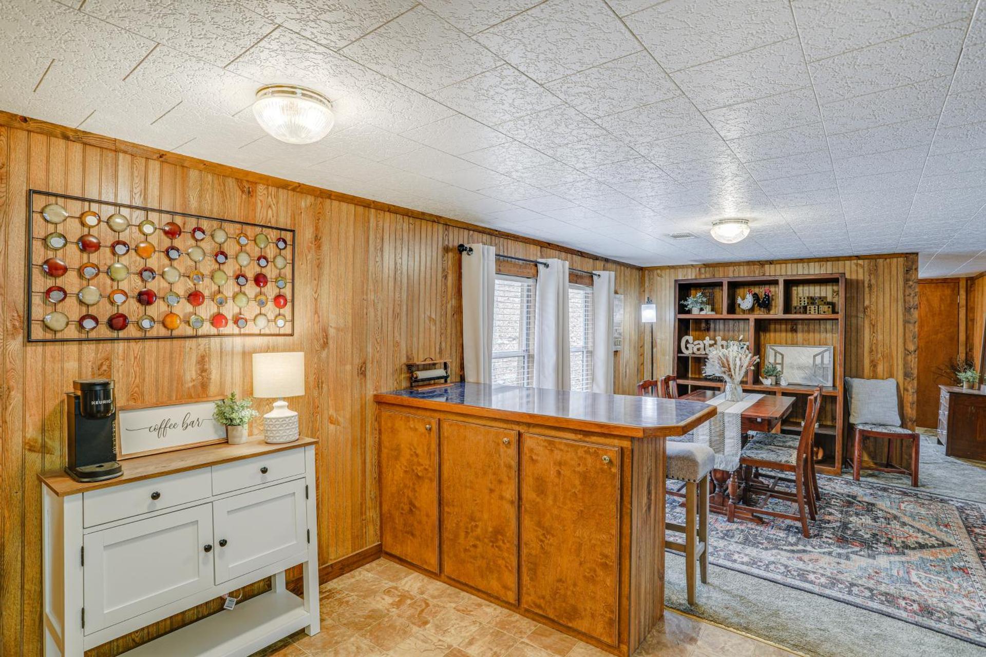 Heber Springs Cabin with Deck 3 Mi to Sugarloaf Mtn