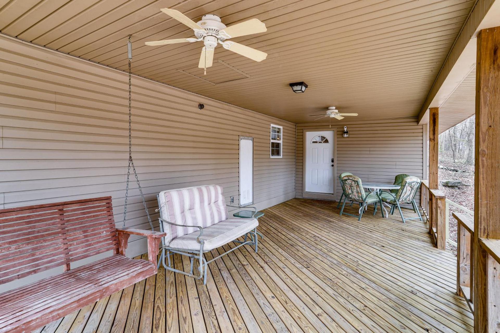 Heber Springs Cabin with Deck 3 Mi to Sugarloaf Mtn