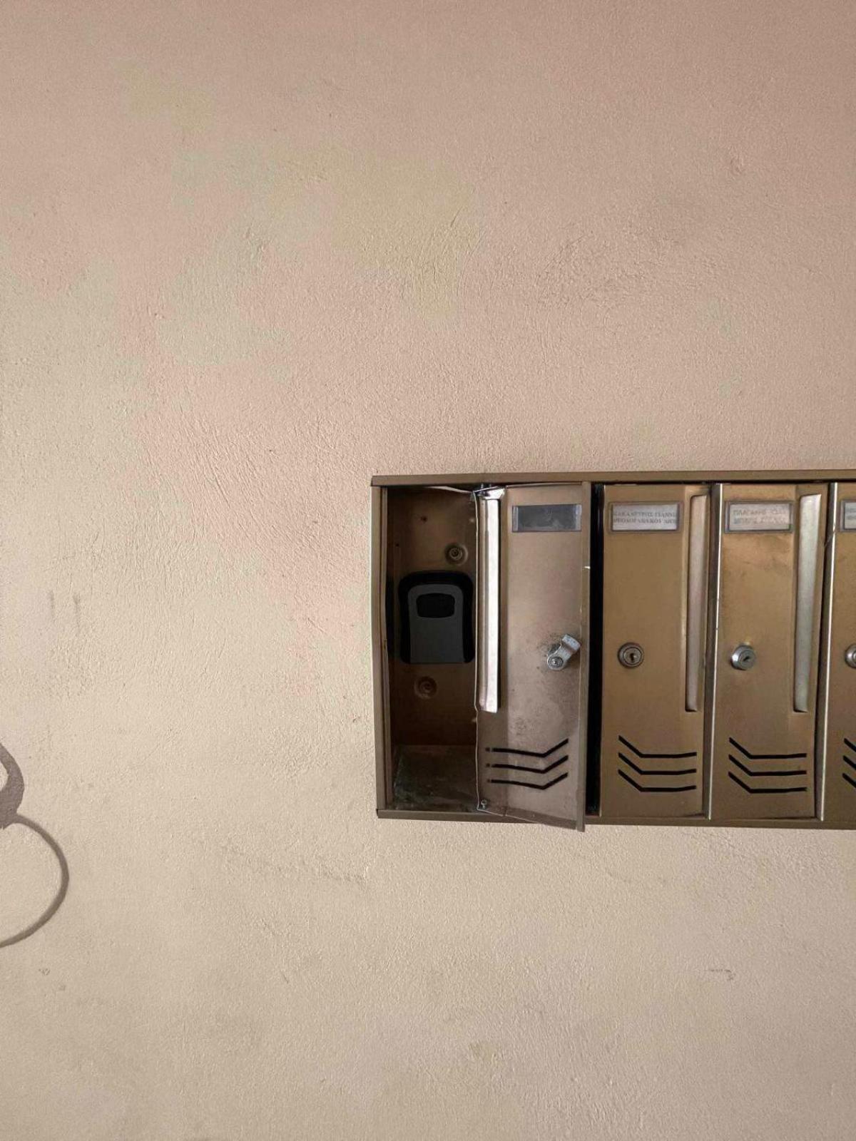 Central location! Spacious 2 bdrm with balcony