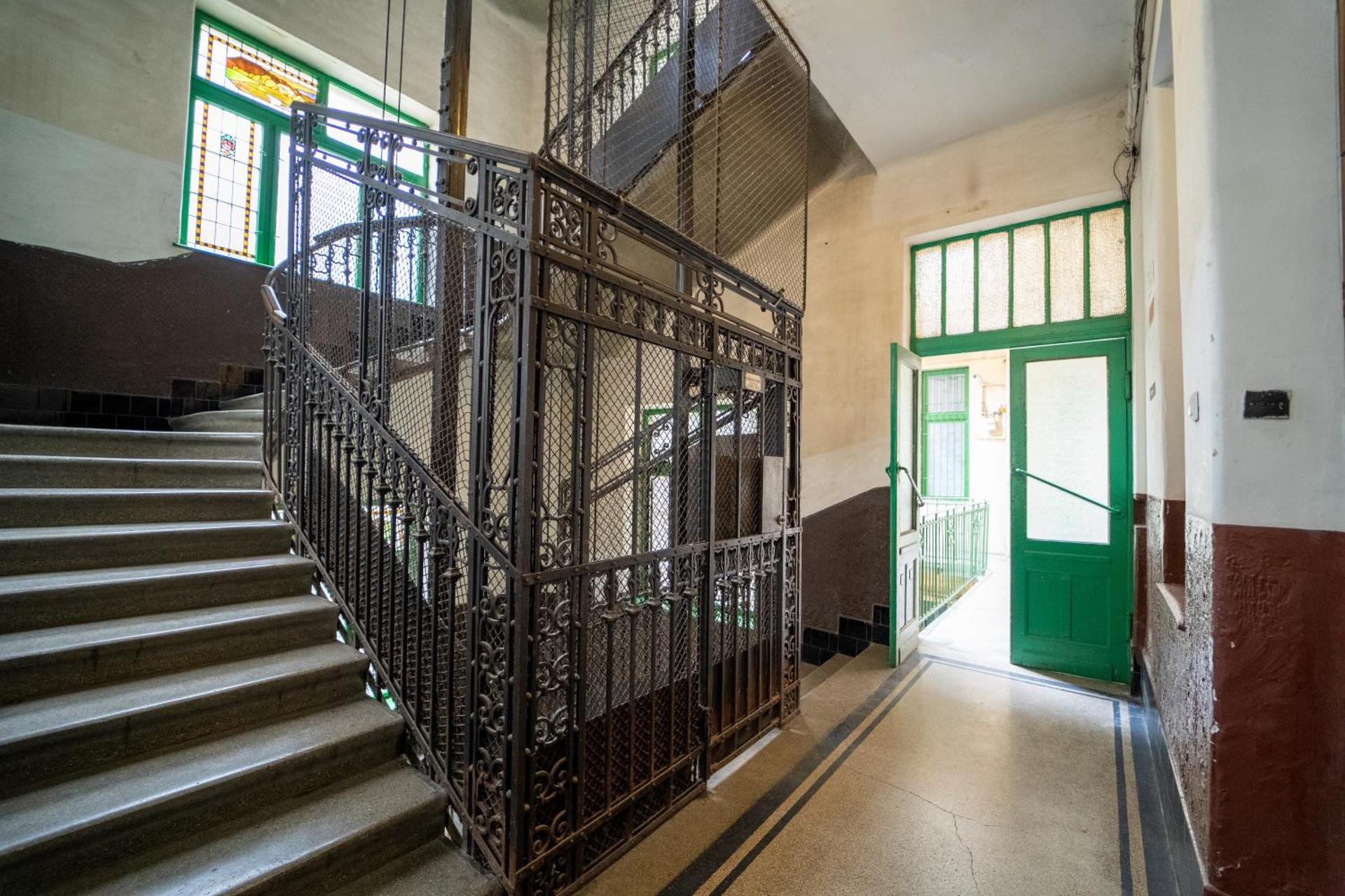 Historic Palace in main square-Unirii Plazza