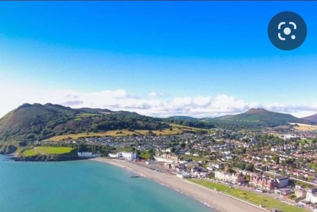 Eglinton Road - Super King - Private Bathroom