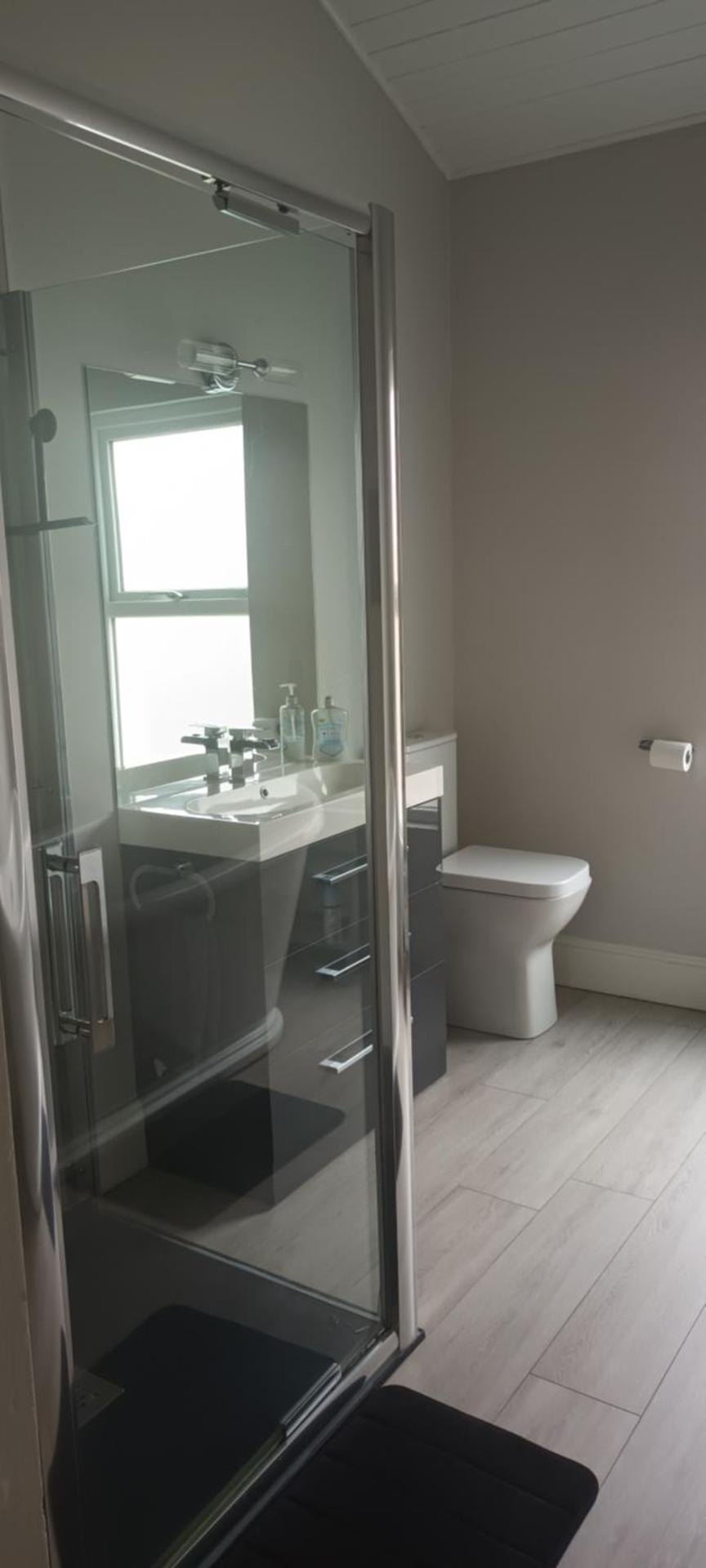 Eglinton Road - Super King - Private Bathroom