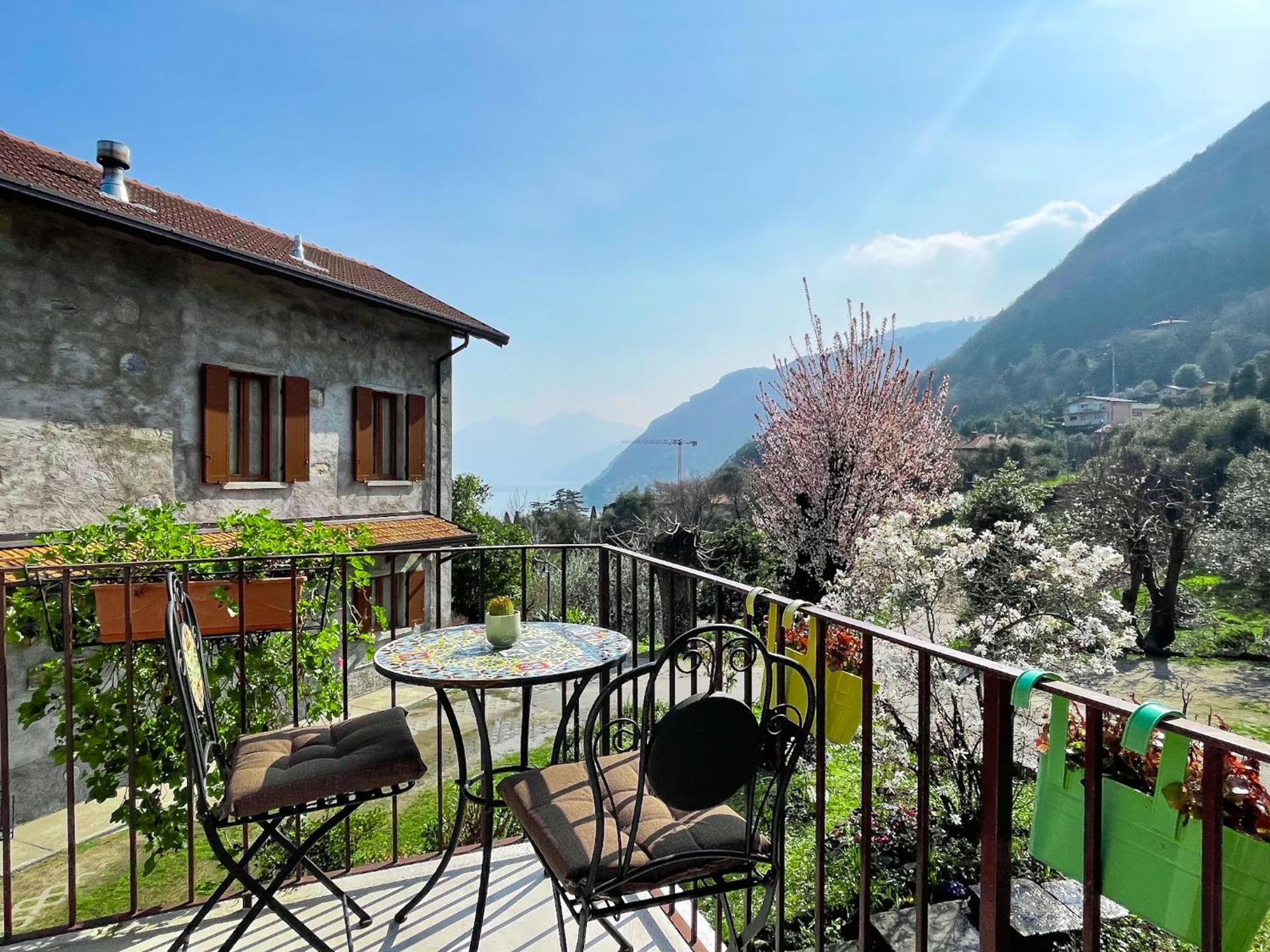 Breva, Loft tra gli ulivi ed il lago