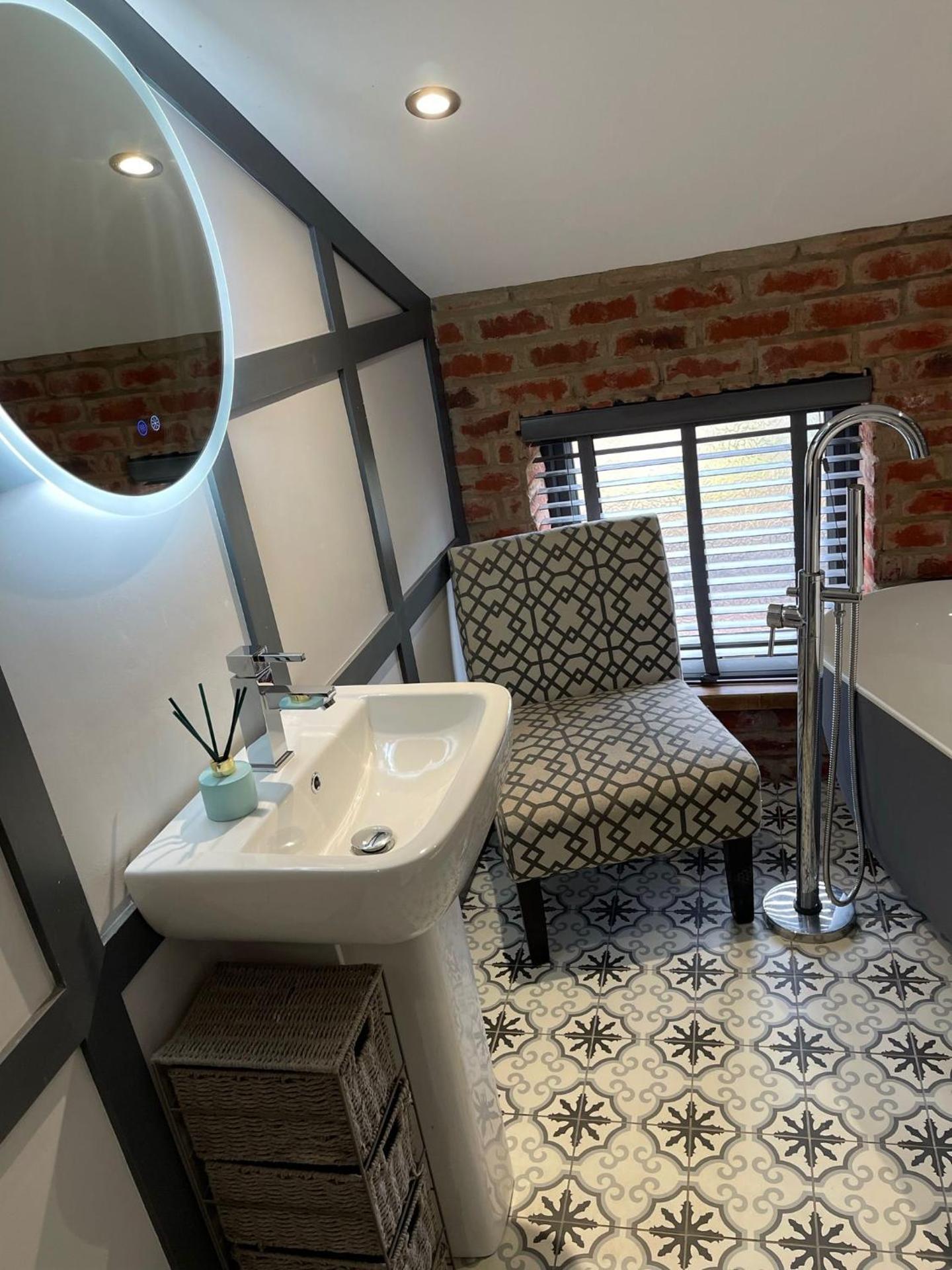 Town center cottage with Hot tub