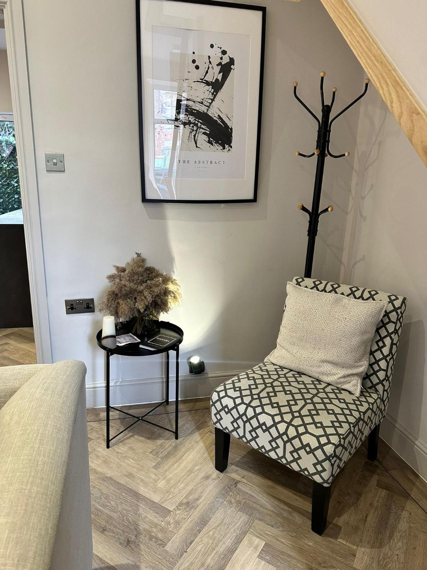 Stunning Town Center Cottage with hot tub