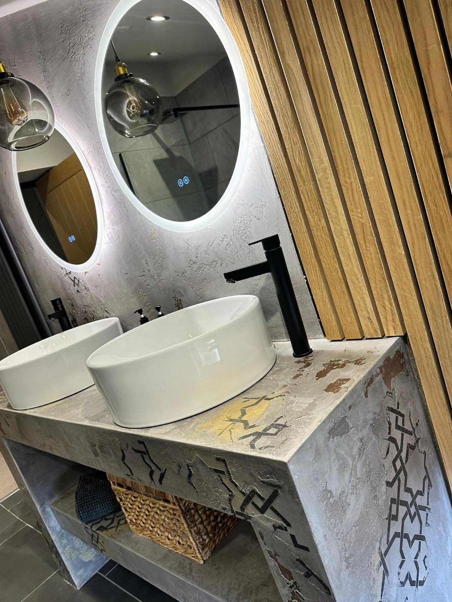 Stunning Town Center Cottage with hot tub