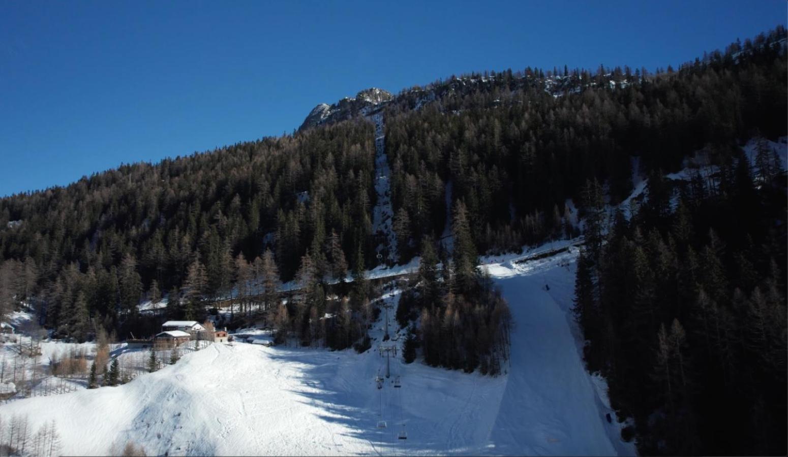 Chalet Chez Louis - Alpine Charm with Mont Blanc View & Ski Access