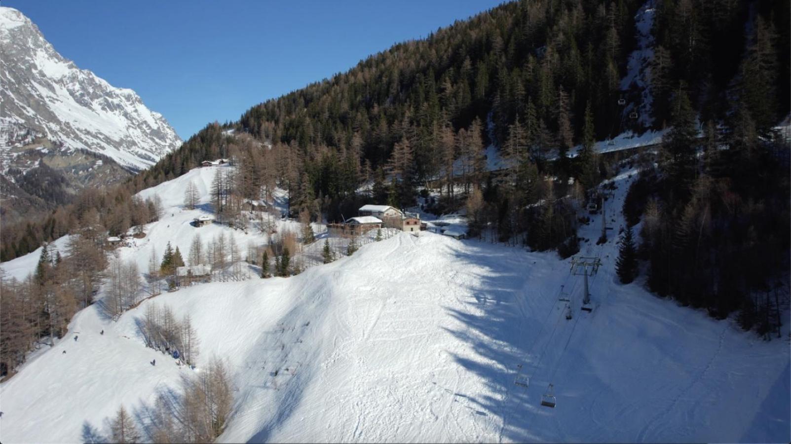 Chalet Chez Louis - Alpine Charm with Mont Blanc View & Ski Access