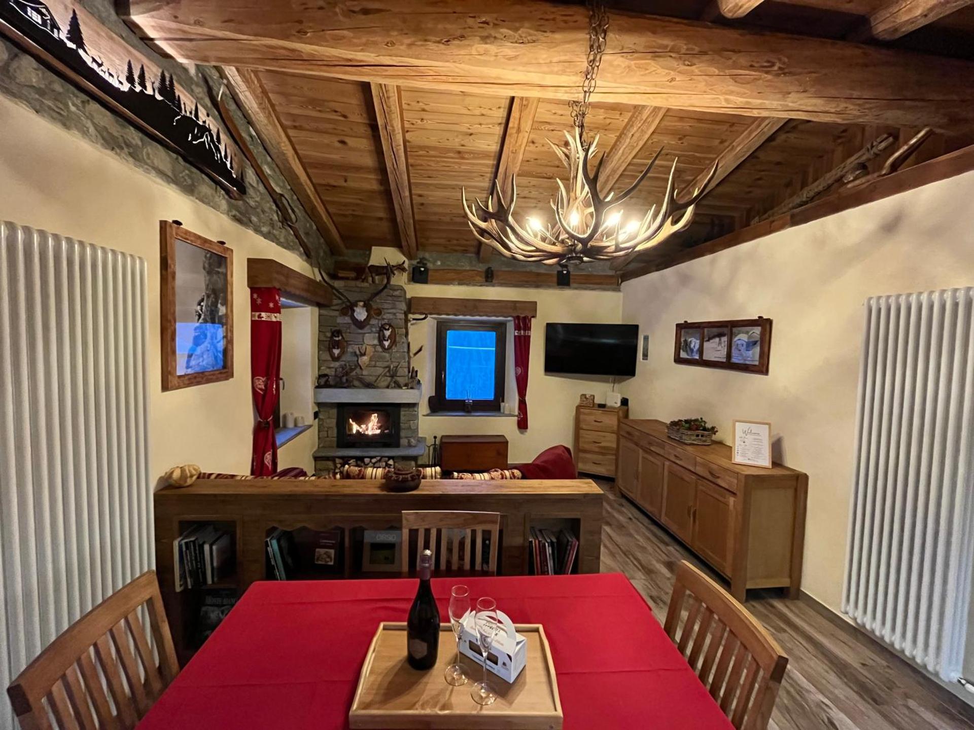 Chalet Chez Louis - Alpine Charm with Mont Blanc View & Ski Access