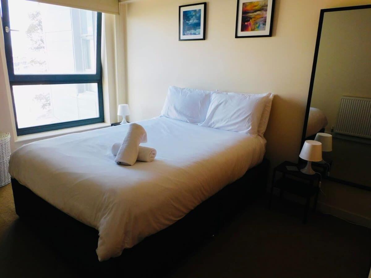 No 2 - Modern 2 Bed Apartment Close to Gla Airport & M8