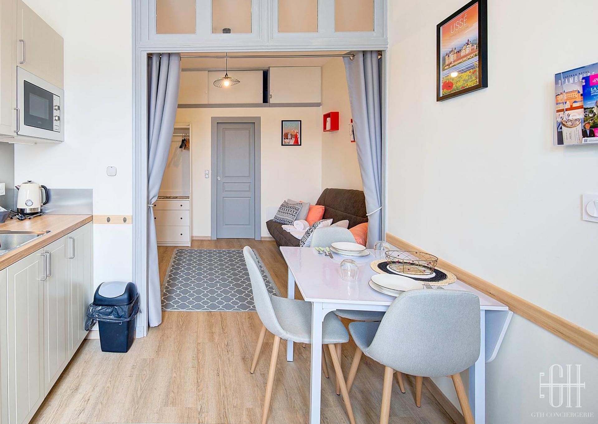 Kitchen or kitchenette