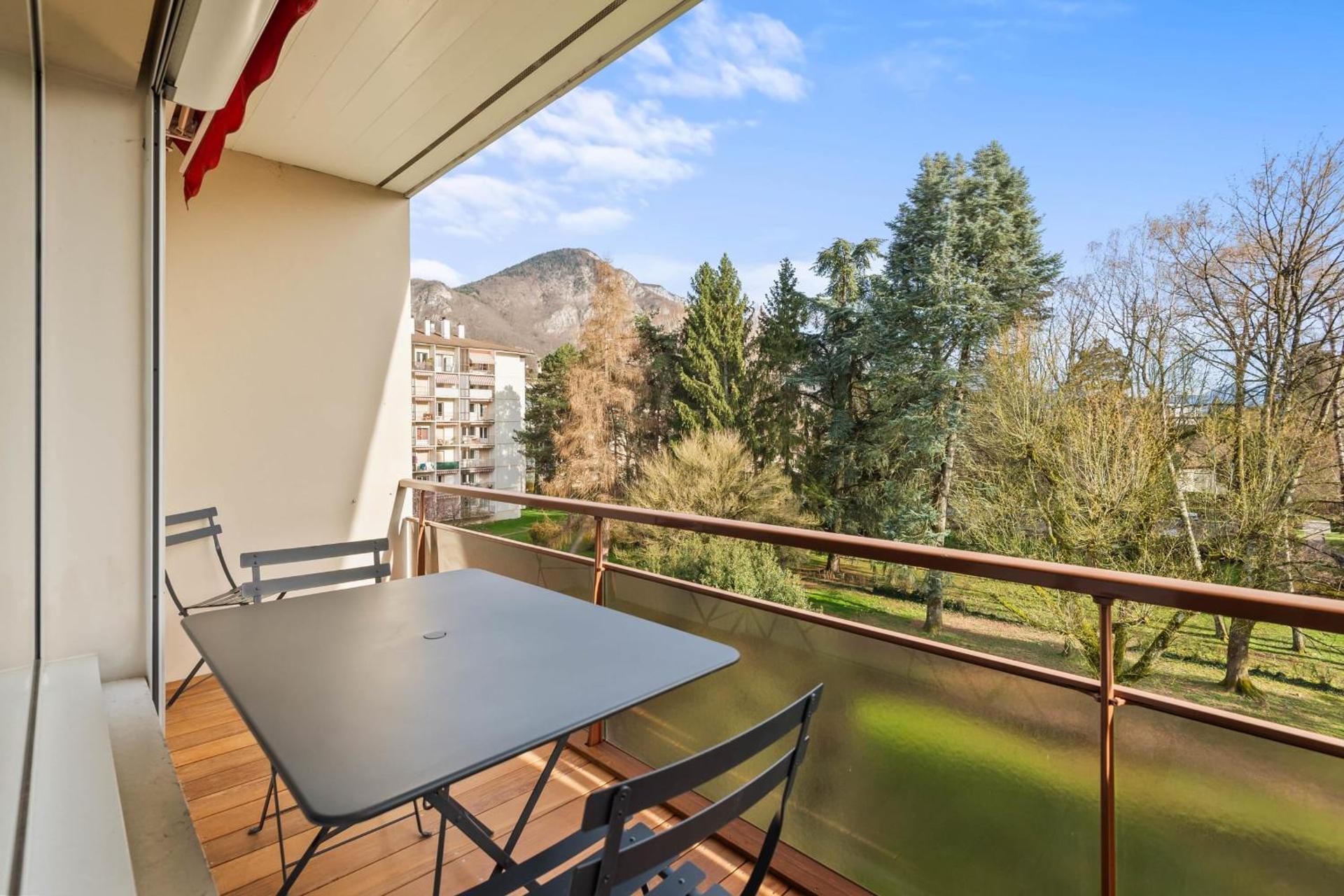 Lapis lazuli - T3 parking proche lac