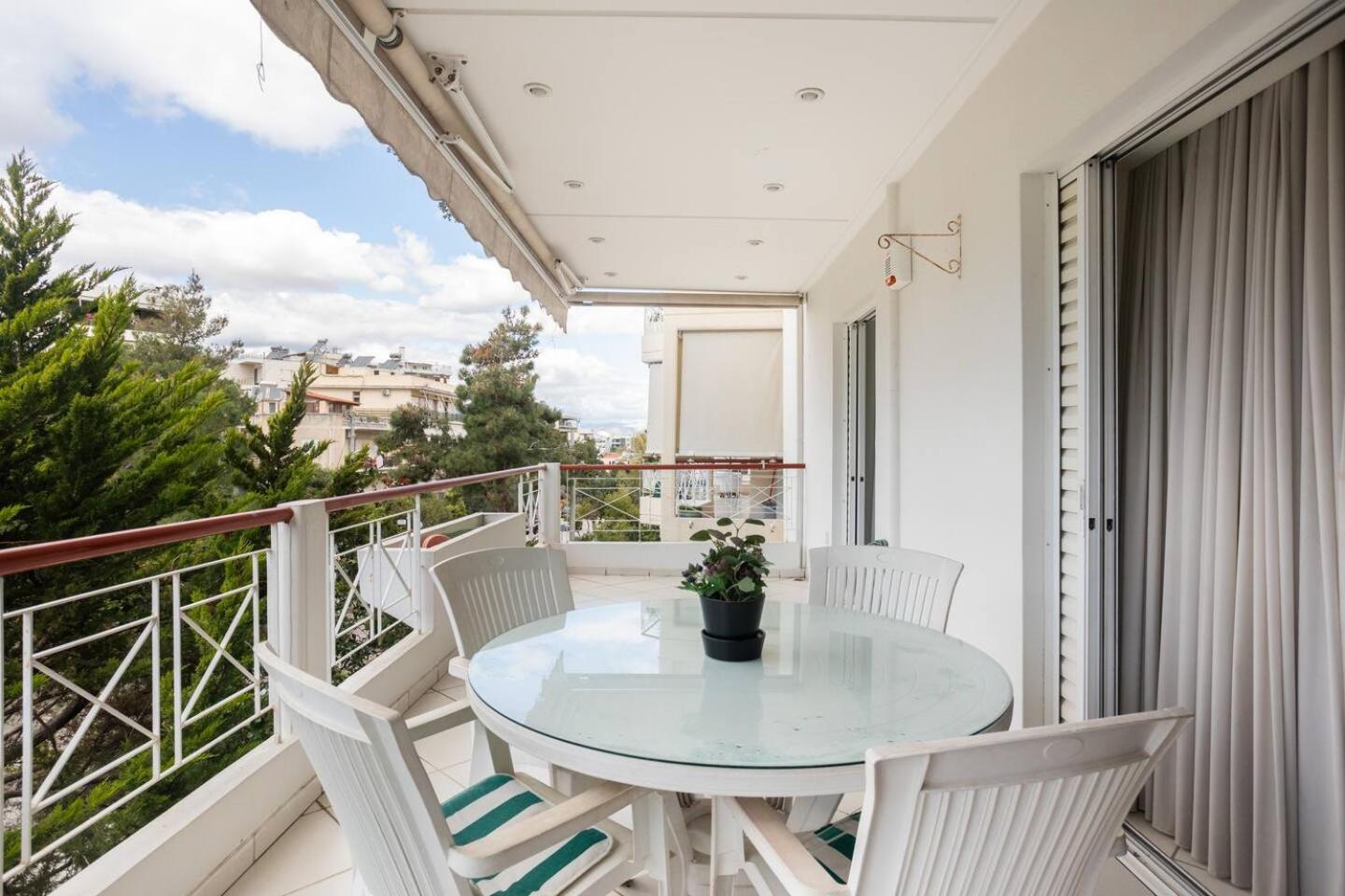 Two Bedroom Apartment Near Alimos Marina !