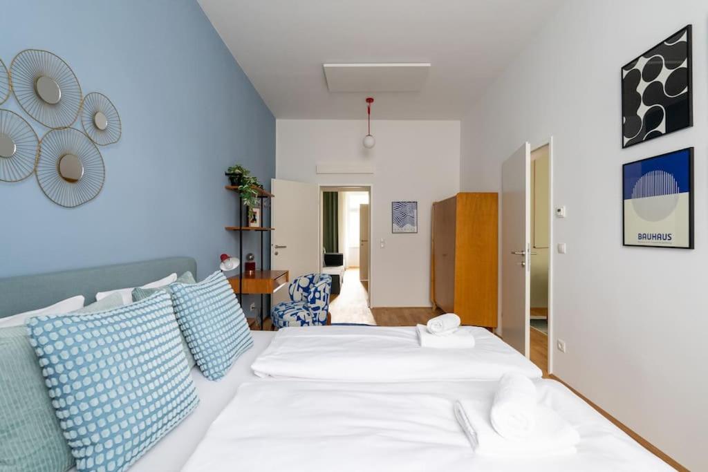 Vogue 2BR Suite, Near City Pulse by HM