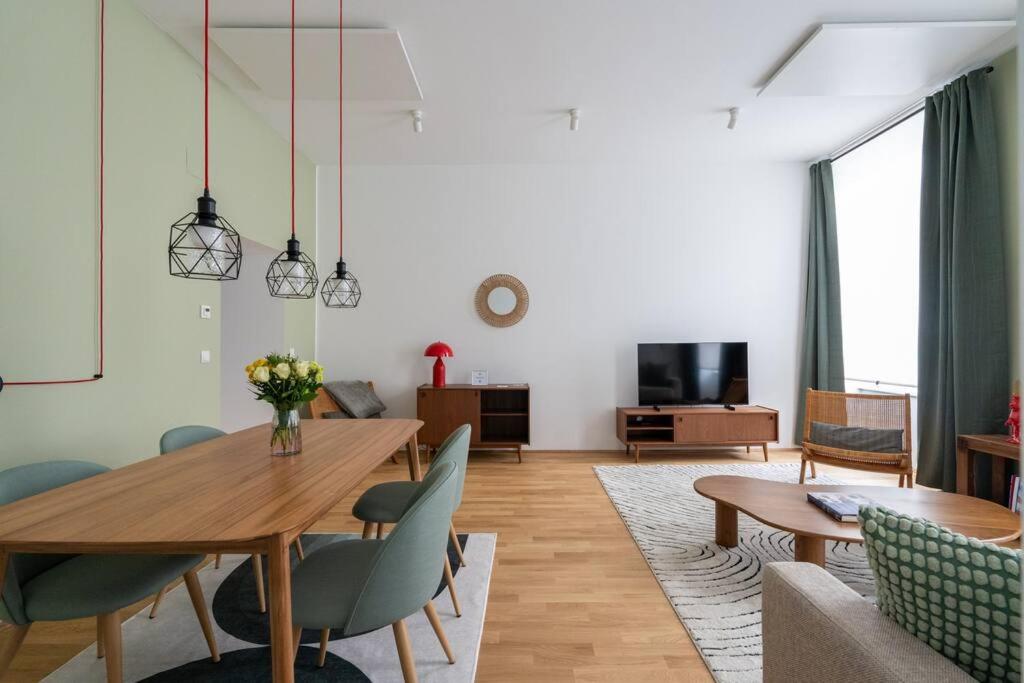 Vogue 2BR Suite, Near City Pulse by HM