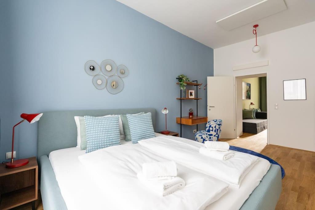 Vogue 2BR Suite, Near City Pulse by HM