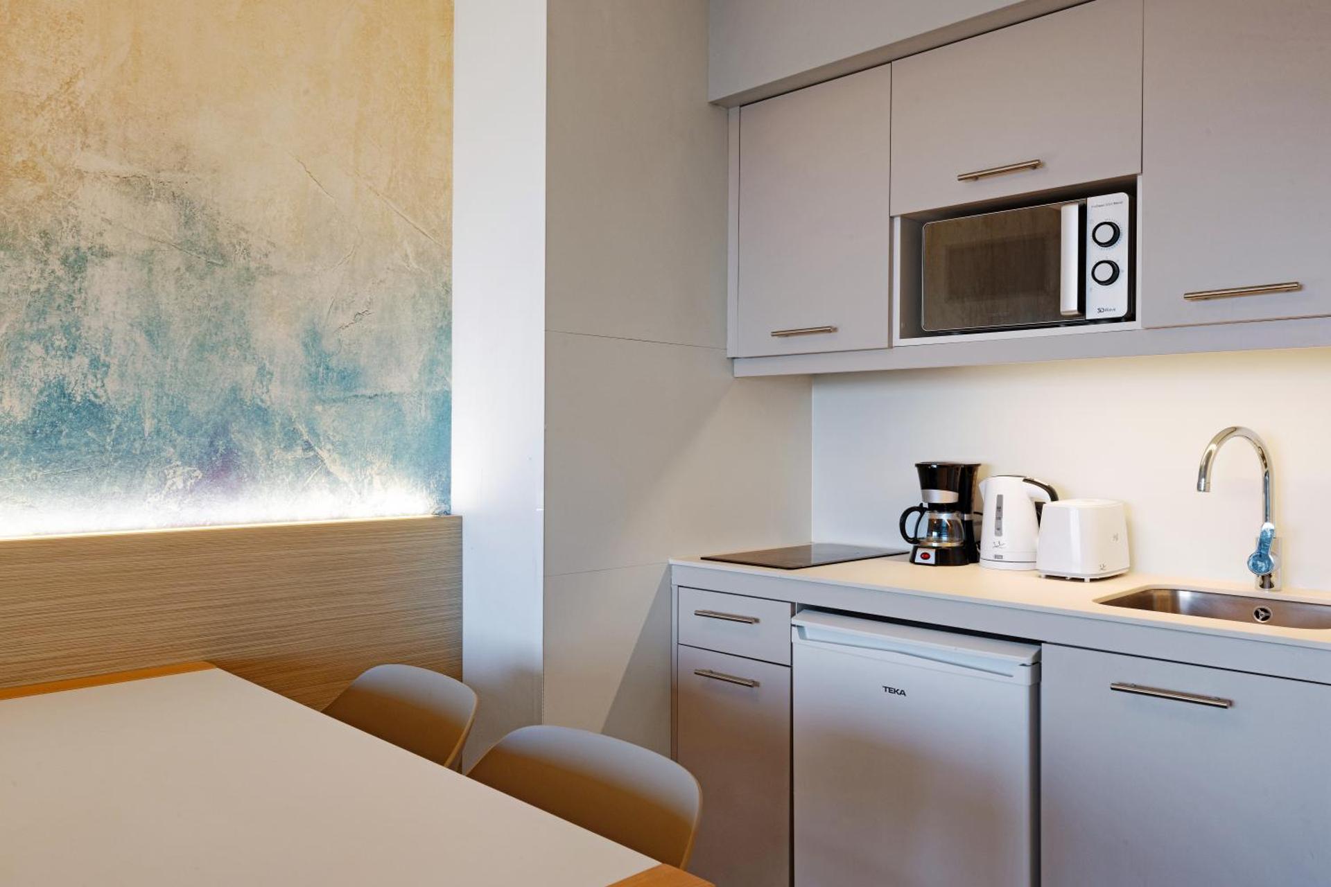 Kitchen or kitchenette