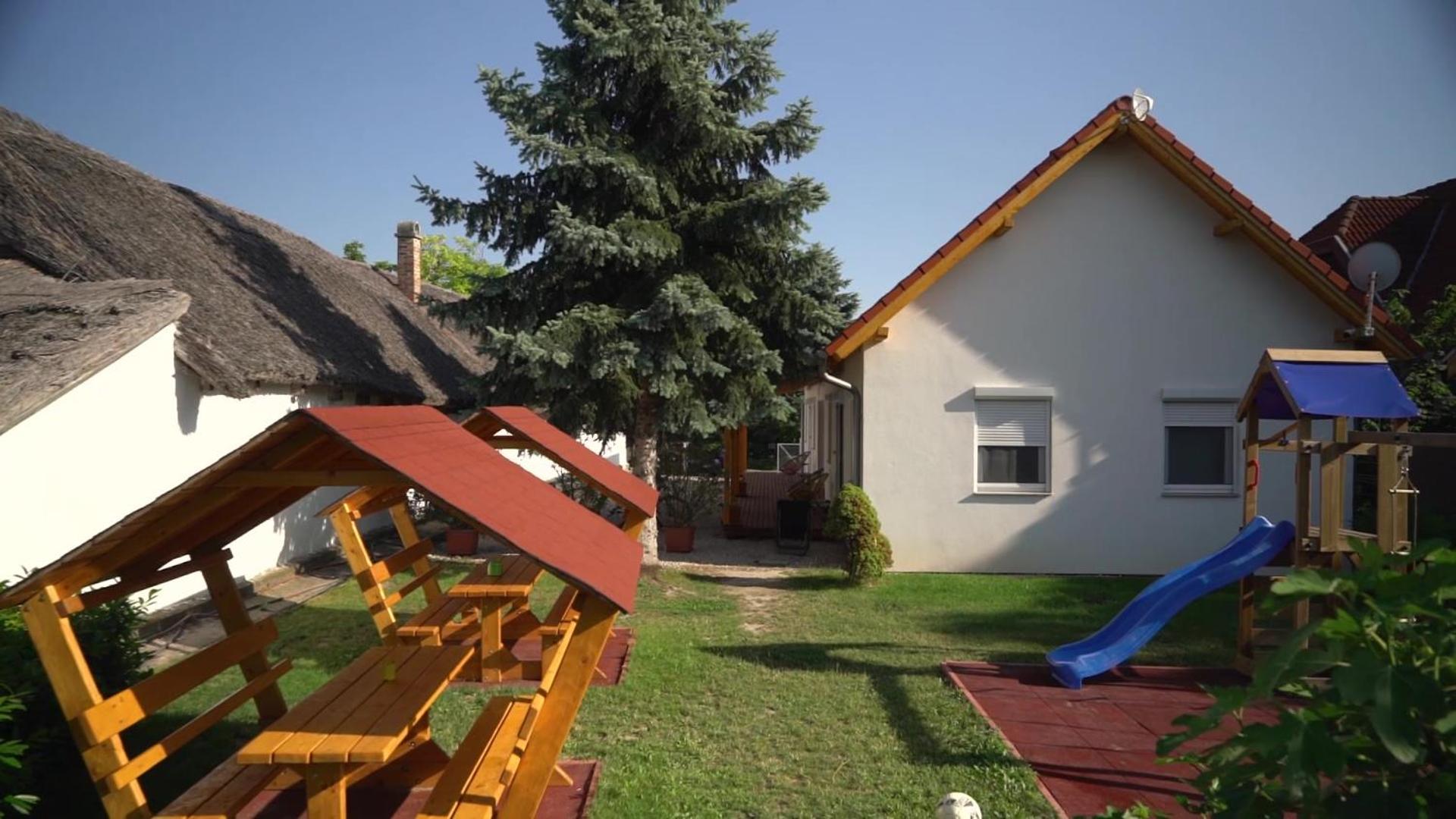 Friends & Family Apartmanok Velence