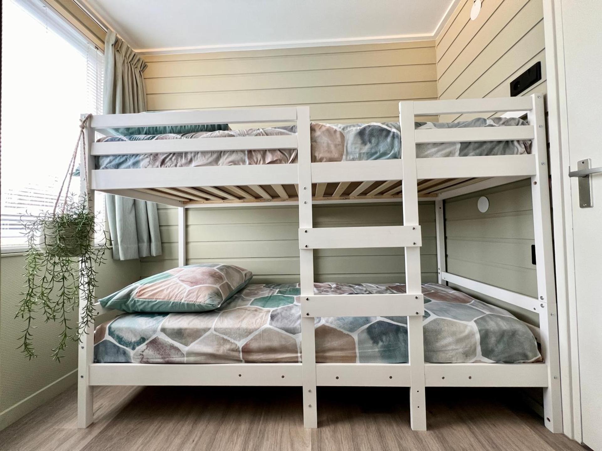 New- Private Cosy Houseboat, on a lake near Amsterdam