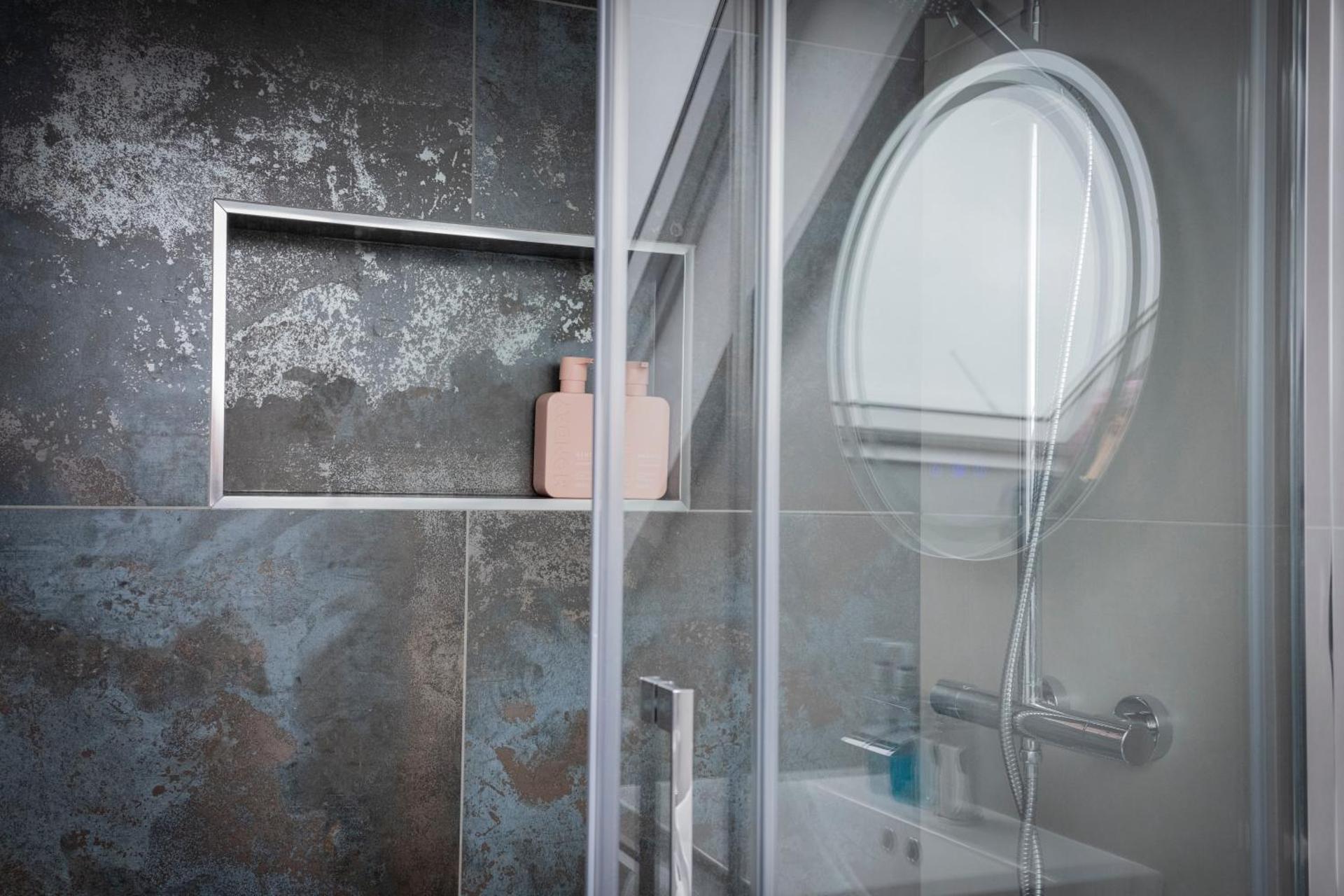 Luxurious London Studios