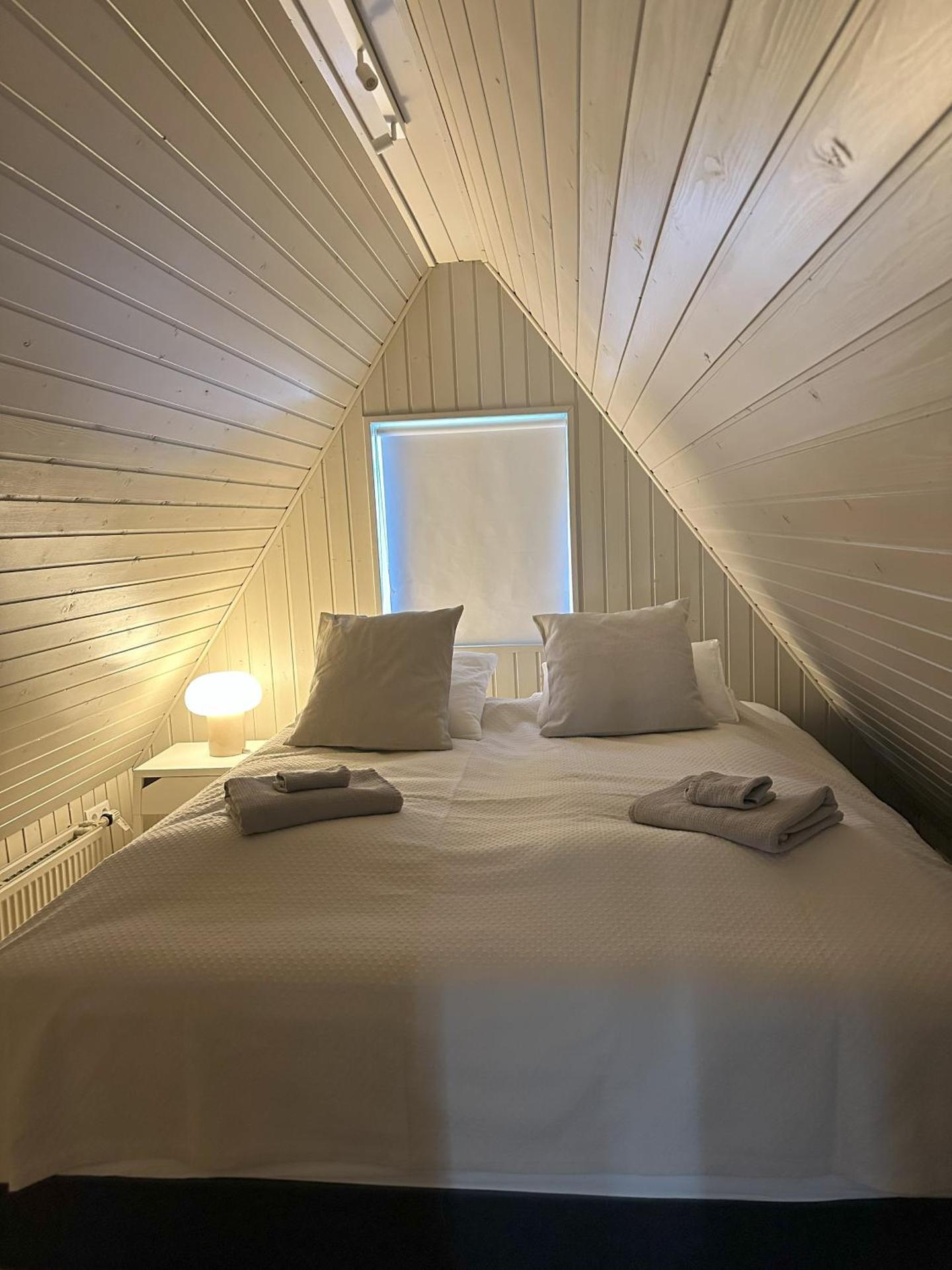 Cabin in Lava Village with hot tub