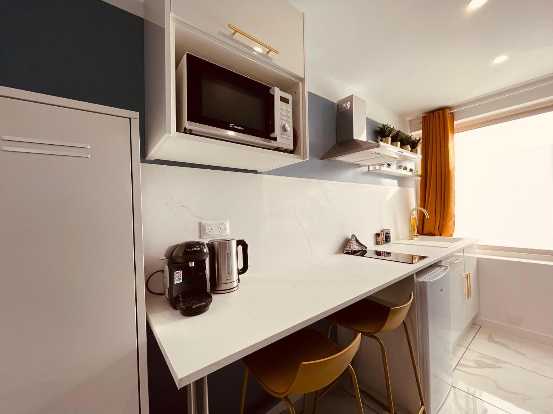 Kitchen or kitchenette