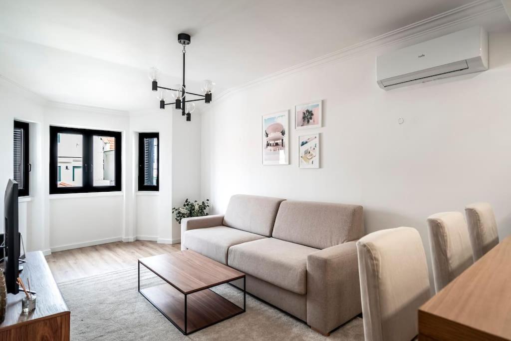 Ocean Breeze - T1 Apartment in Cascais by Lisbeyond