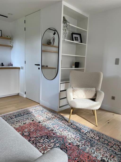 The Conservatory a cosy little holiday home- central between Gent Antwerpen Brussel & Brugge