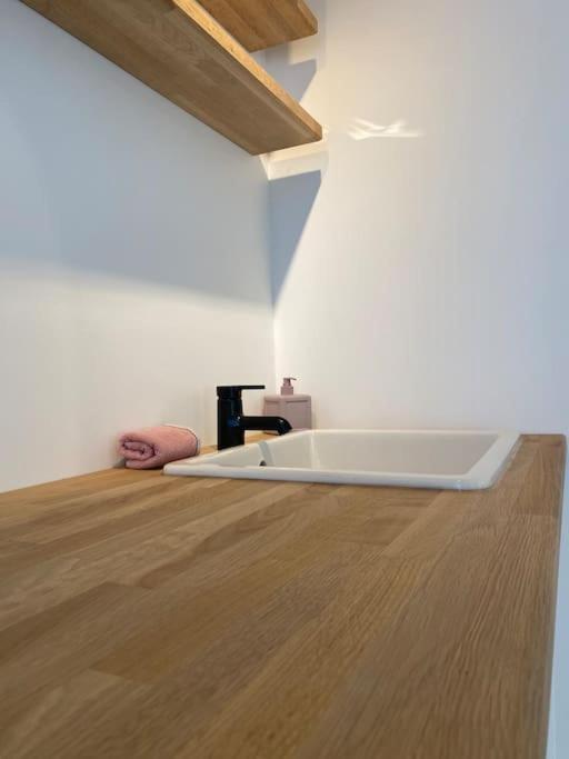 The Conservatory a cosy little holiday home- central between Gent Antwerpen Brussel & Brugge