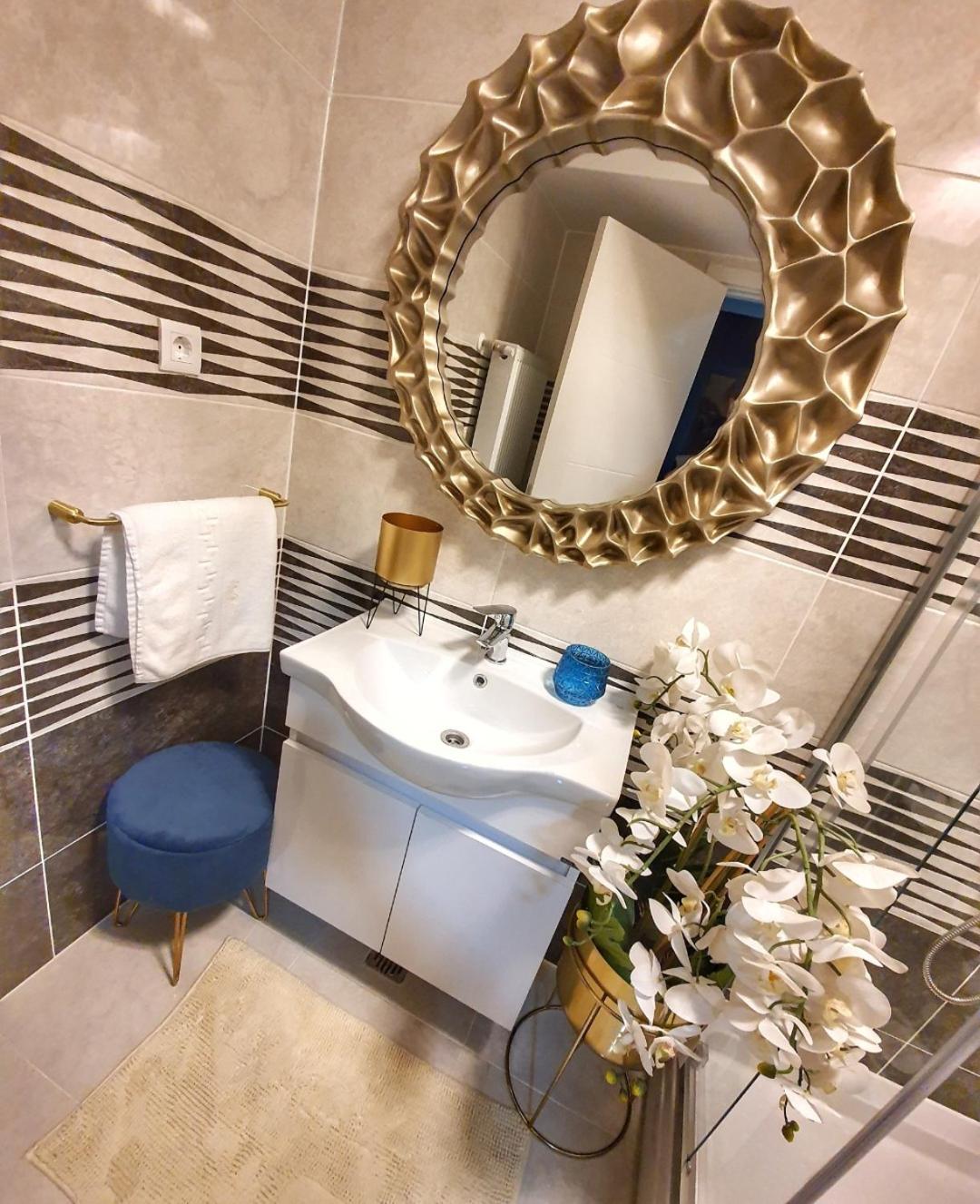 Portobella Airport Aparthotel - Self Check in